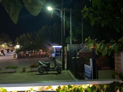 Λάμπα αναβοσβήνει Πευκί