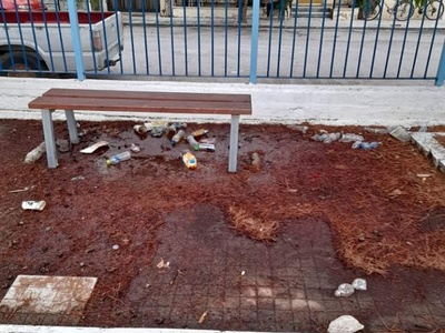 Σκουπιδια γυμνάσιο Ωρεών