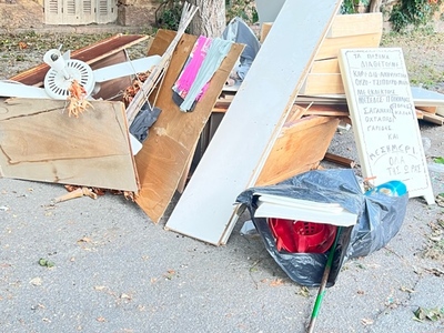 Κλαδια και σκουπιδια