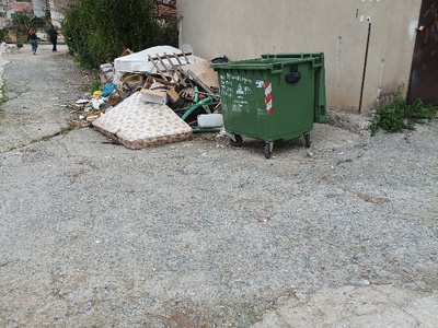 Έλλειψη κάδου σκουπιδιών