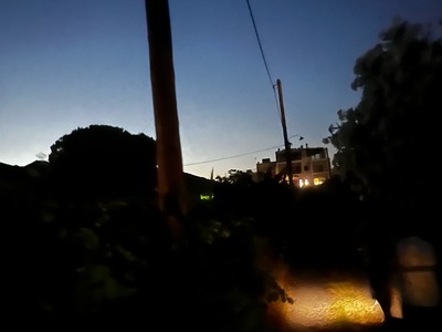 4 καμενες λαμπες στη σειρα στο δρομο